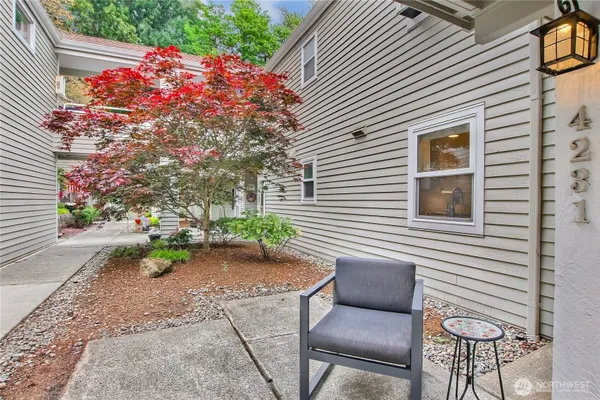 Property Slideshow image 3 of 38 | 4231 220th pl 1101, Issaquah, WA, 98029