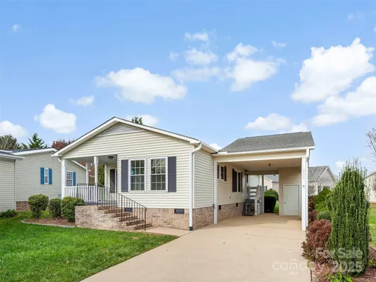 Property Slideshow image 2 of 19 | 233 white ash cir, Hendersonville, NC, 28739