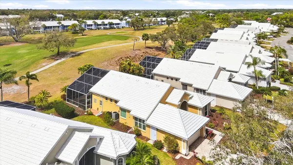 Property Slideshow image 3 of 53 | 304 bermuda ct 14, Venice, FL, 34293