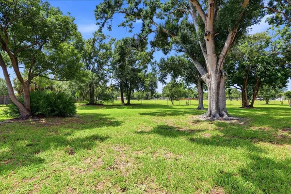 Property Slideshow image 2 of 32 | 4538 pawnee trl 197, Sarasota, FL, 34233