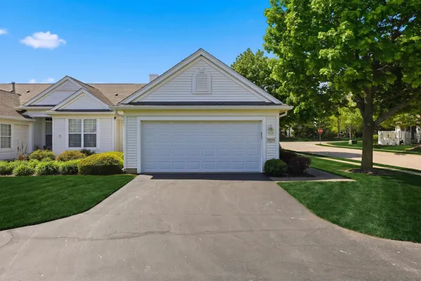 Property Slideshow image 2 of 11 | 13094 patriot way, Huntley, IL, 60142