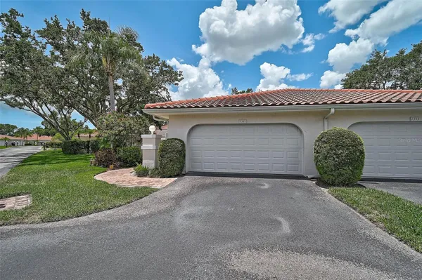 Property Slideshow image 3 of 49 | 7341 golf pointe cir, Sarasota, FL, 34243