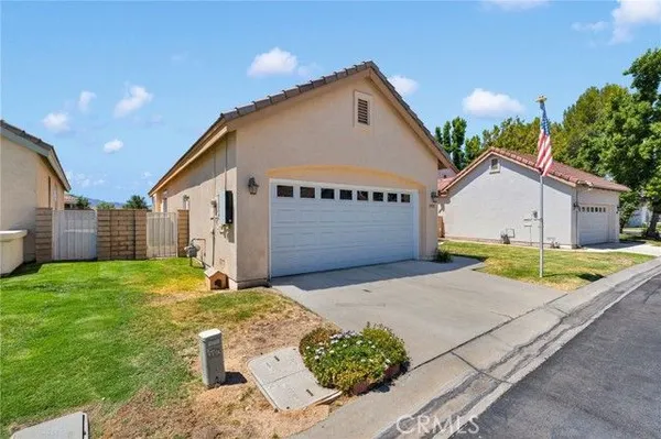 Property Slideshow image 2 of 53 | 19591 rolling grn, Apple Valley, CA, 92308