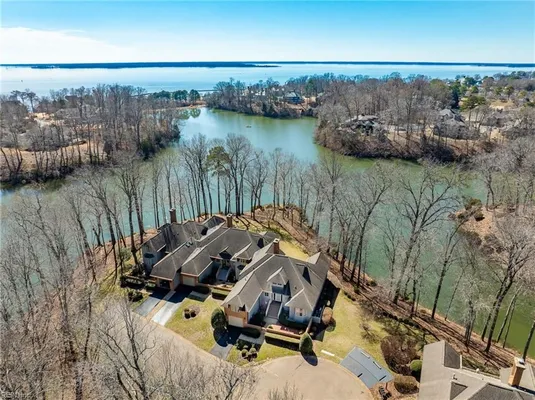 Property Slideshow image 2 of 47 | 224 warehams pt, Williamsburg, VA, 23185