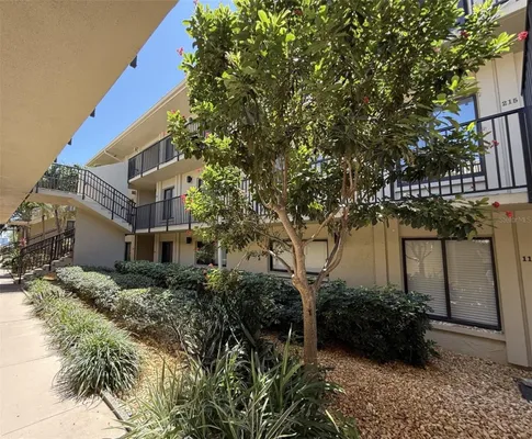 Property Slideshow image 2 of 36 | 6322 palma del mar blvd 213, St Petersburg, FL, 33715