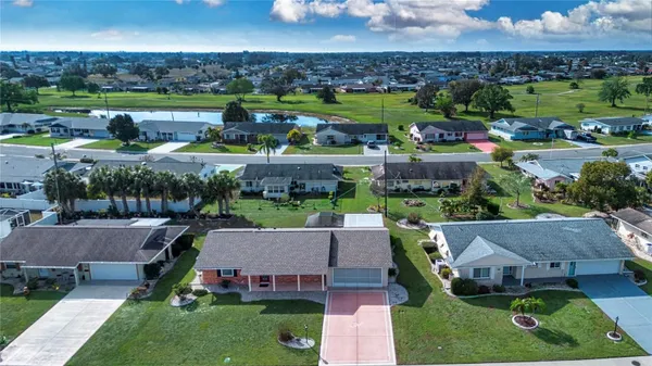 Property Slideshow image 3 of 32 | 618 oakmont ave, Sun City Center, FL, 33573