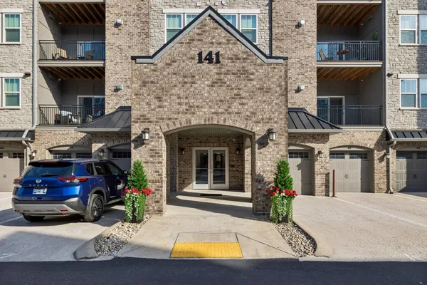 Property Slideshow image 2 of 39 | 141 saundersville rd 1208, Hendersonville, TN, 37075