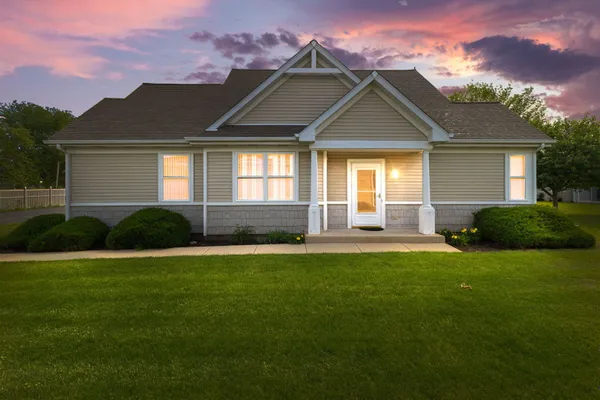 Property Slideshow image 3 of 26 | 2549 lincoln park ct 2549, Crest Hill, IL, 60403