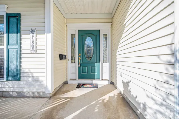 Property Slideshow image 3 of 38 | 78 louden loop, Mount Sinai, NY, 11766