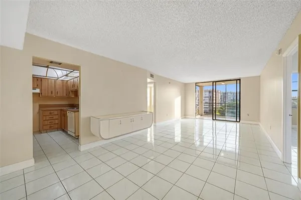 Property Slideshow image 3 of 28 | 1300 saint charles pl 507, Pembroke Pines, FL, 33026