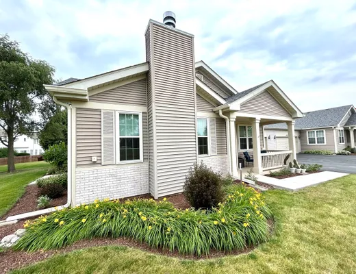 Property Slideshow image 2 of 22 | 16422 crescent lake ct, Crest Hill, IL, 60403
