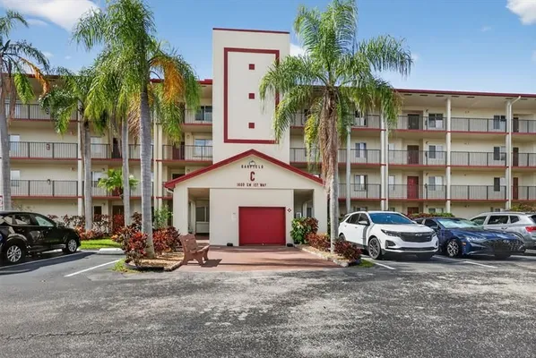 Property Slideshow image 3 of 39 | 1600 sw 127th way, Pembroke Pines, FL, 33027