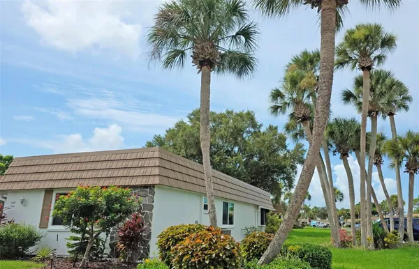 Property Slideshow image 2 of 42 | 5468 riverbluff cir v-40, Sarasota, FL, 34231