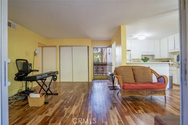Property Slideshow image 3 of 28 | 327 chestnut hill ct 22, Thousand Oaks, CA, 91360