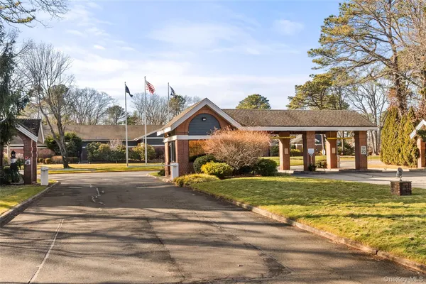 Property Slideshow image 2 of 27 | 77 glen dr, Ridge, NY, 11961