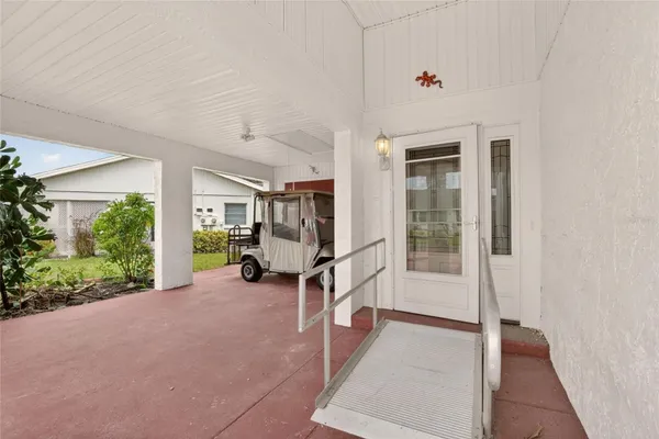 Property Slideshow image 3 of 33 | 213 glenellen pl, Sun City Center, FL, 33573