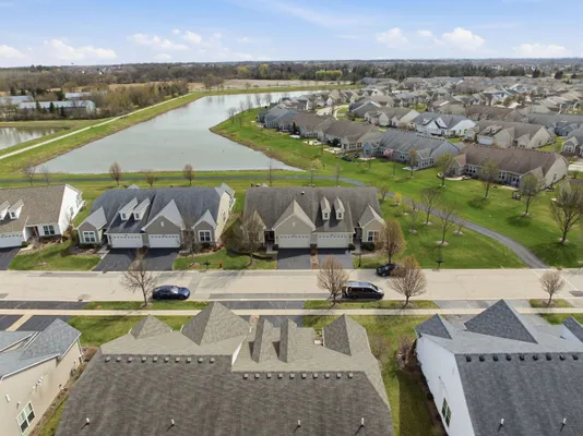Property Slideshow image 2 of 42 | 561 autumn cir, Pingree Grove, IL, 60140