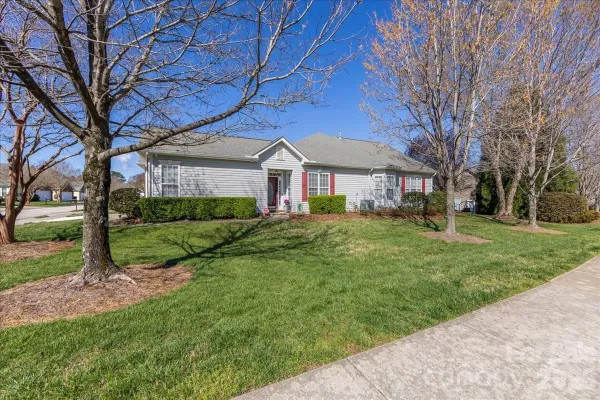 Property Slideshow image 2 of 48 | 355 garnet ct, Fort Mill, SC, 29708