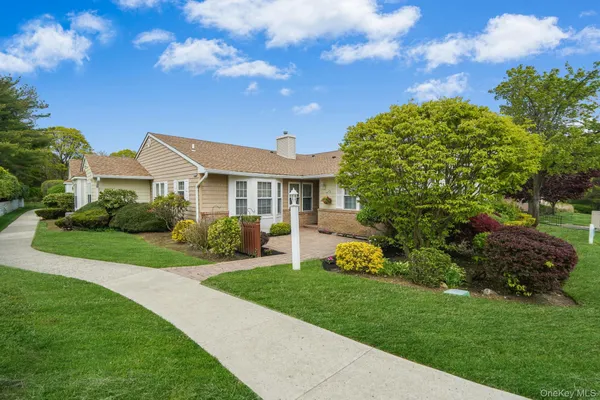 Property Slideshow image 2 of 34 | 41 theodore dr, Brookhaven, NY, 11727
