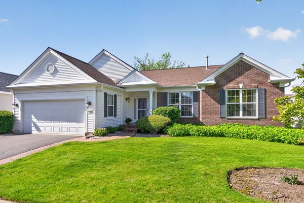 Property Slideshow image 2 of 38 | 13464 winterberry ln, Huntley, IL, 60142