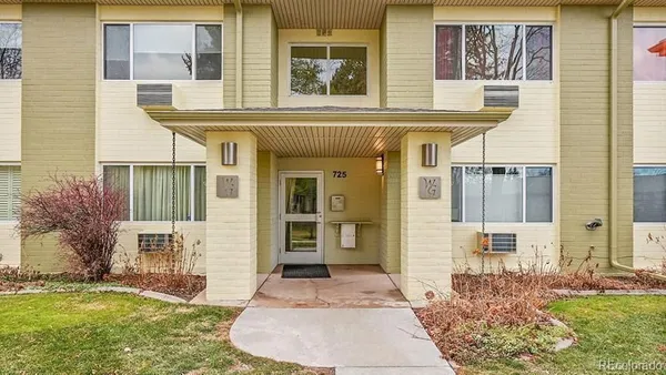 Property Slideshow image 2 of 22 | 725 s clinton st 1b, Denver, CO, 80247
