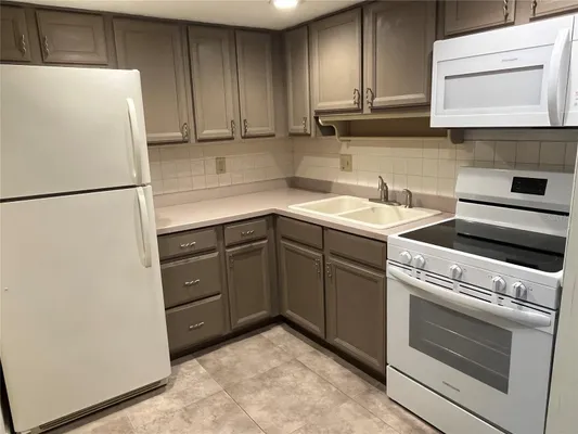 Property Slideshow image 2 of 43 | 870 virginia st 111, Dunedin, FL, 34698