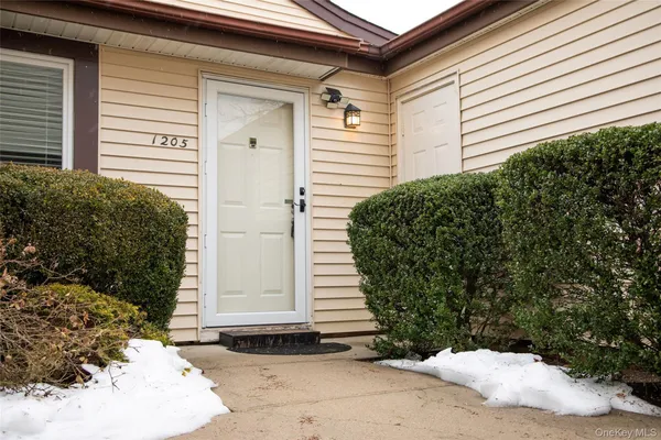 Property Slideshow image 3 of 23 | 1205 gotham dr, Smithtown, NY, 11780