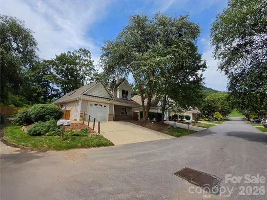 Property Slideshow image 2 of 45 | 41 beekeeper trl, Swannanoa, NC, 28778