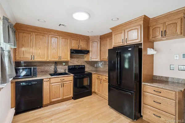 Property Slideshow image 3 of 34 | 474 darwen dr b, Ridge, NY, 11961