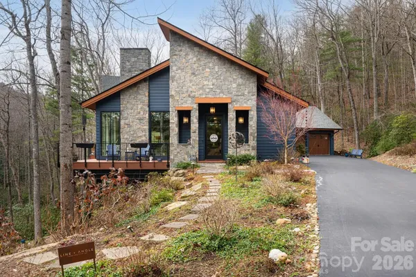 Property Slideshow image 2 of 48 | 208 glenroy ct, Flat Rock, NC, 28731