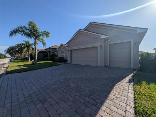 Property Slideshow image 2 of 73 | 5225 pebble beach blvd, Winter Haven, FL, 33884