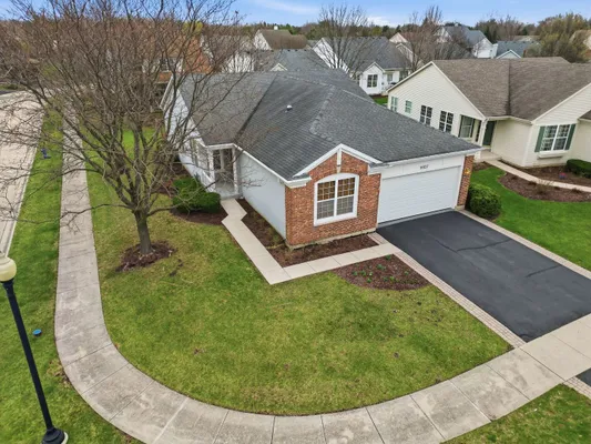 Property Slideshow image 2 of 23 | 16122 seneca lake cir, Crest Hill, IL, 60403