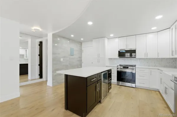 Property Slideshow image 2 of 27 | 13952 e marina dr 308, Aurora, CO, 80014