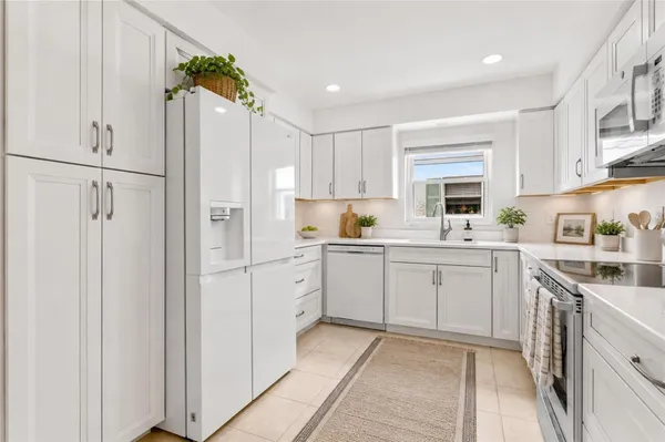 Property Slideshow image 3 of 44 | 3271 mcmath dr, Palm Harbor, FL, 34684