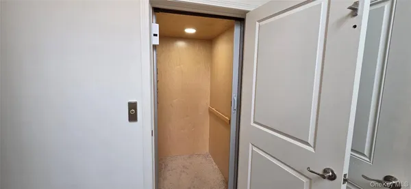 Property Slideshow image 3 of 29 | 41 greentree ct, Brookhaven, NY, 11967