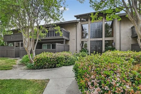 Property Slideshow image 2 of 26 | 28661 via las flores 307, Murrieta, CA, 92563