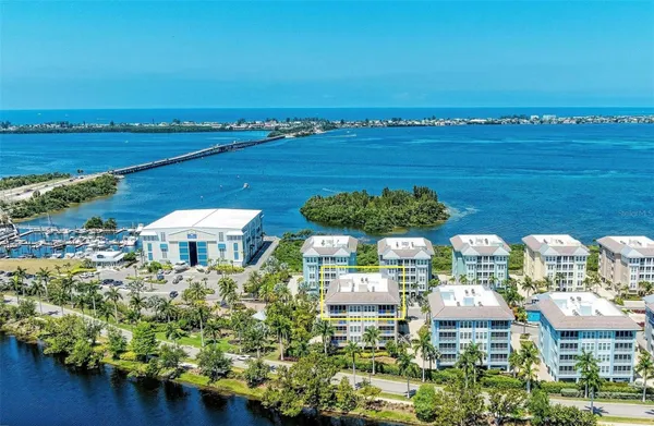 Property Slideshow image 2 of 100 | 395 aruba cir 402, Bradenton, FL, 34209