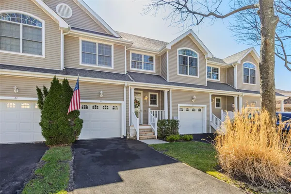 Property Slideshow image 2 of 49 | 86 brianna dr, Brookhaven, NY, 11733