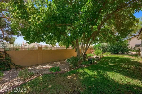 Property Slideshow image 2 of 35 | 5621 lost tree cir, Las Vegas, NV, 89130