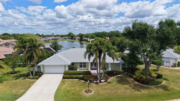 Property Slideshow image 3 of 95 | 6921 country lakes cir, Sarasota, FL, 34243