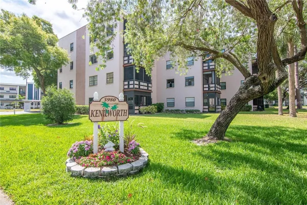 Property Slideshow image 2 of 50 | 5980 80th st n unit 210, St Petersburg, FL, 33709