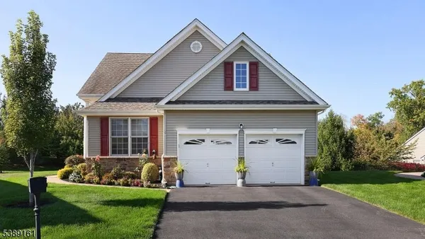 Property Slideshow image 2 of 32 | 9 pitcher pt, Somerset, NJ, 08873
