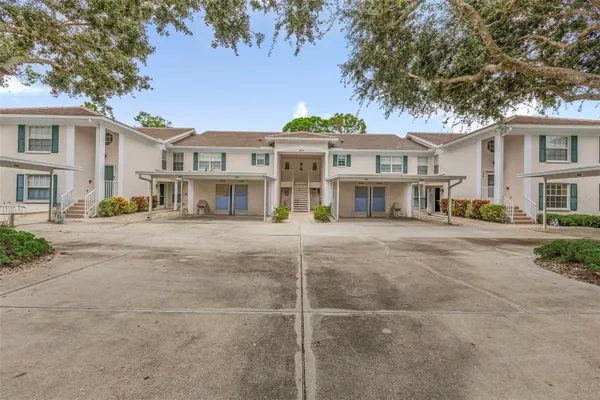 Property Slideshow image 3 of 40 | 813 montrose dr 104, Venice, FL, 34293