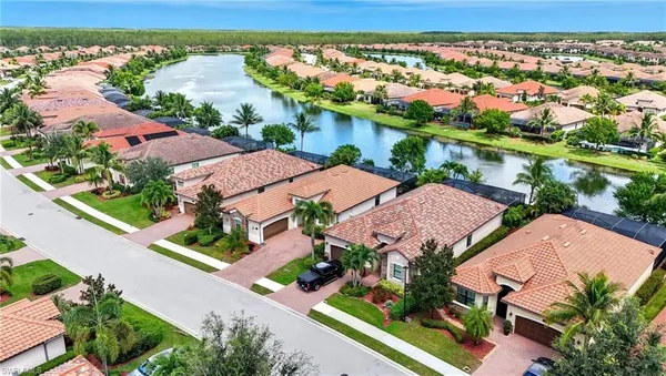 Property Slideshow image 2 of 50 | 28135 edenderry ct, Bonita Springs, FL, 34135