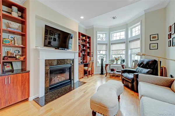 Property Slideshow image 3 of 24 | 35 wolfe cir, Clarkstown, NY, 10994