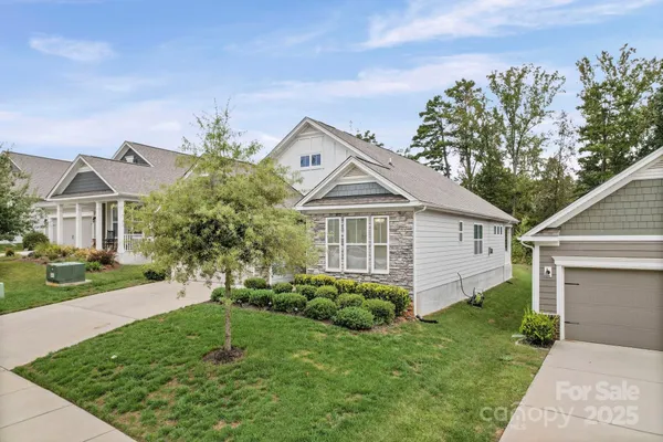 Property Slideshow image 3 of 42 | 595 belle grove dr # 154, Lake Wylie, SC, 29710