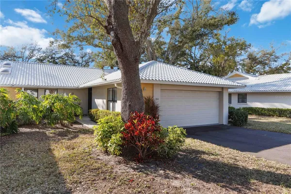 Property Slideshow image 2 of 68 | 269 southampton dr # 303, Venice, FL, 34293