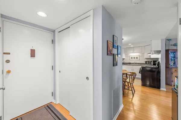 Property Slideshow image 2 of 20 | 2900 maple ave 15b, Downers Grove, IL, 60515