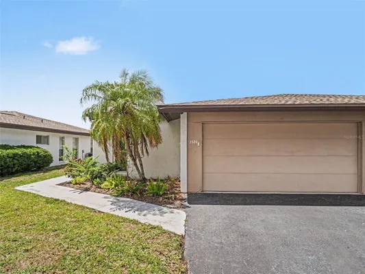 Property Slideshow image 2 of 24 | 3506 auburn ct 230, Sarasota, FL, 34231