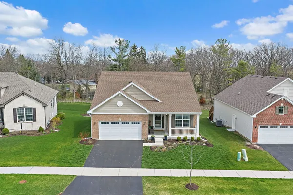 Property Slideshow image 2 of 29 | 1164 ardmoor dr, Crystal Lake, IL, 60012